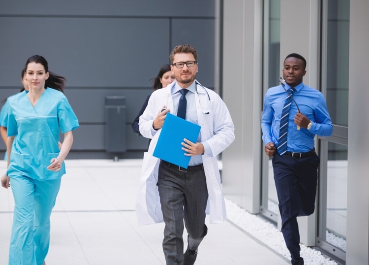 Pflege- und medizinische Assistenzberufe im Ausland: Diese Möglichkeiten Gibt Es für Deutsche Fachkräfte – Welche Länder Fachkräfte aus Deutschland Besonders Suchen